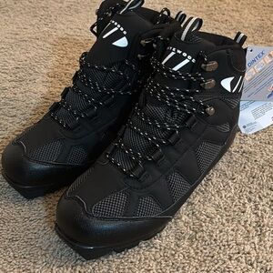 Cross country Ski boot NNN binding size 40 NWT